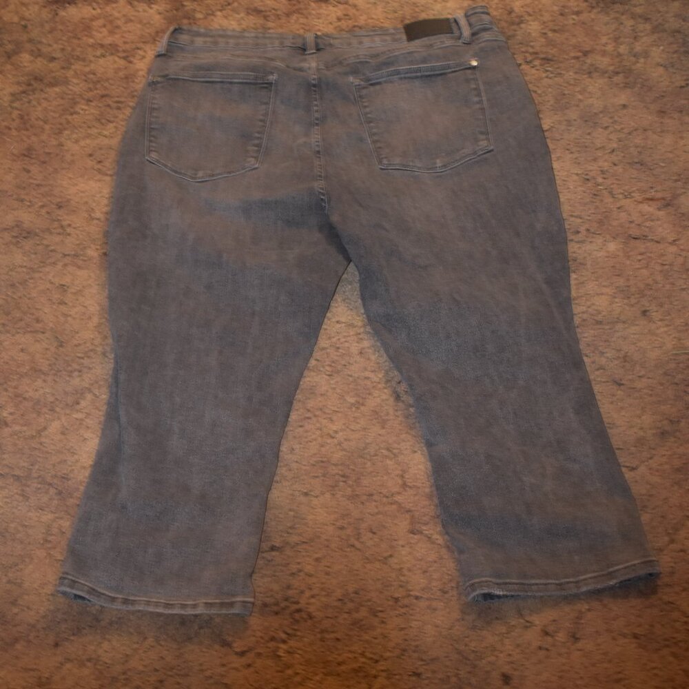 Judy Blue Capri - Picture 3 of 4